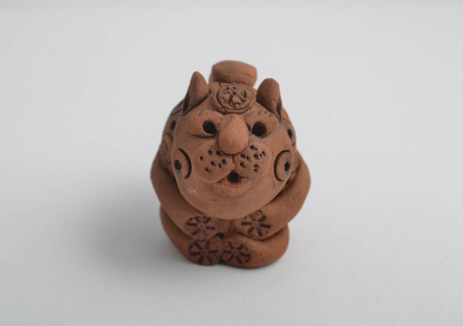 Фигурка из глины ручная работа подарки статуэтка из глины в виде котика фото 2