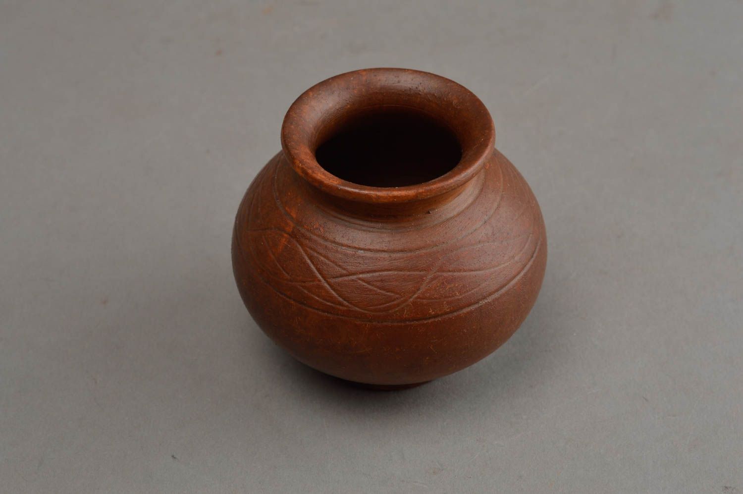 Глиняная ваза ручной работы оригинальная круглая красивая для декора дома фото 2