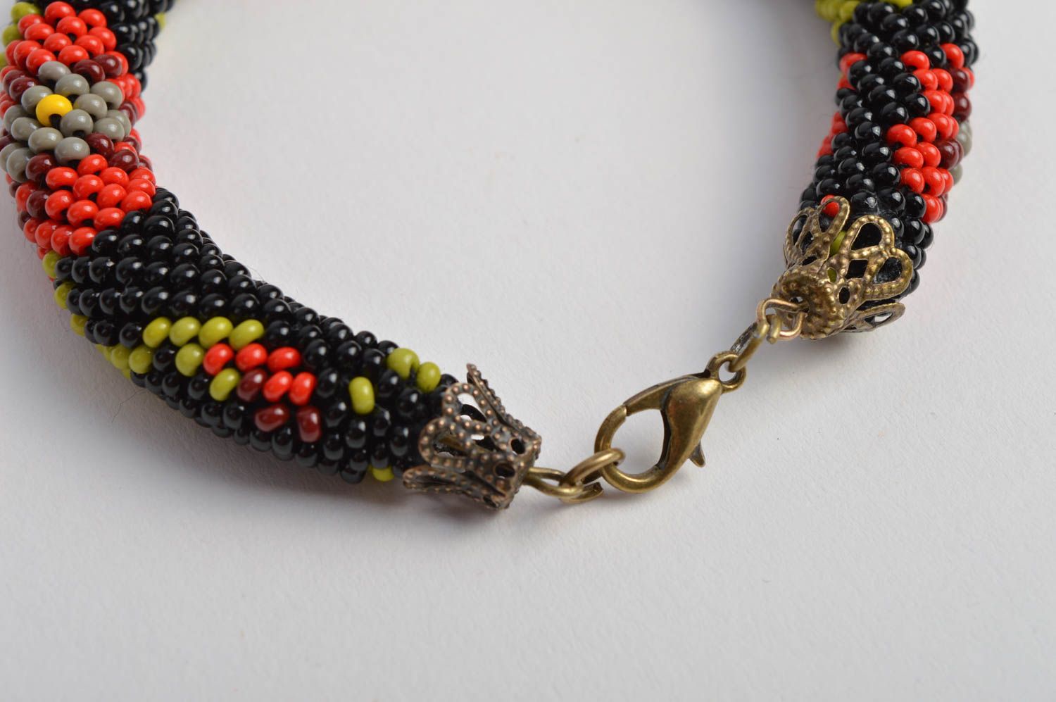 Bracelet noir fait main Bijou fantaisie Cadeau femme perles de rocaille Pavots photo 4