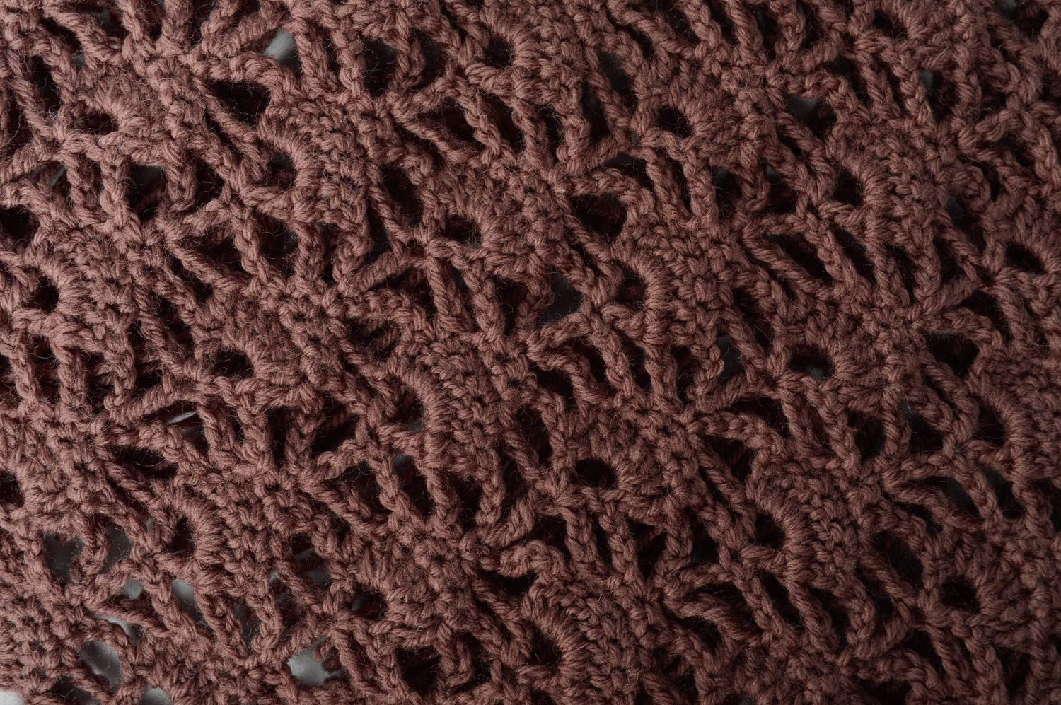 Châle tricoté au crochet en laine chocolat photo 4