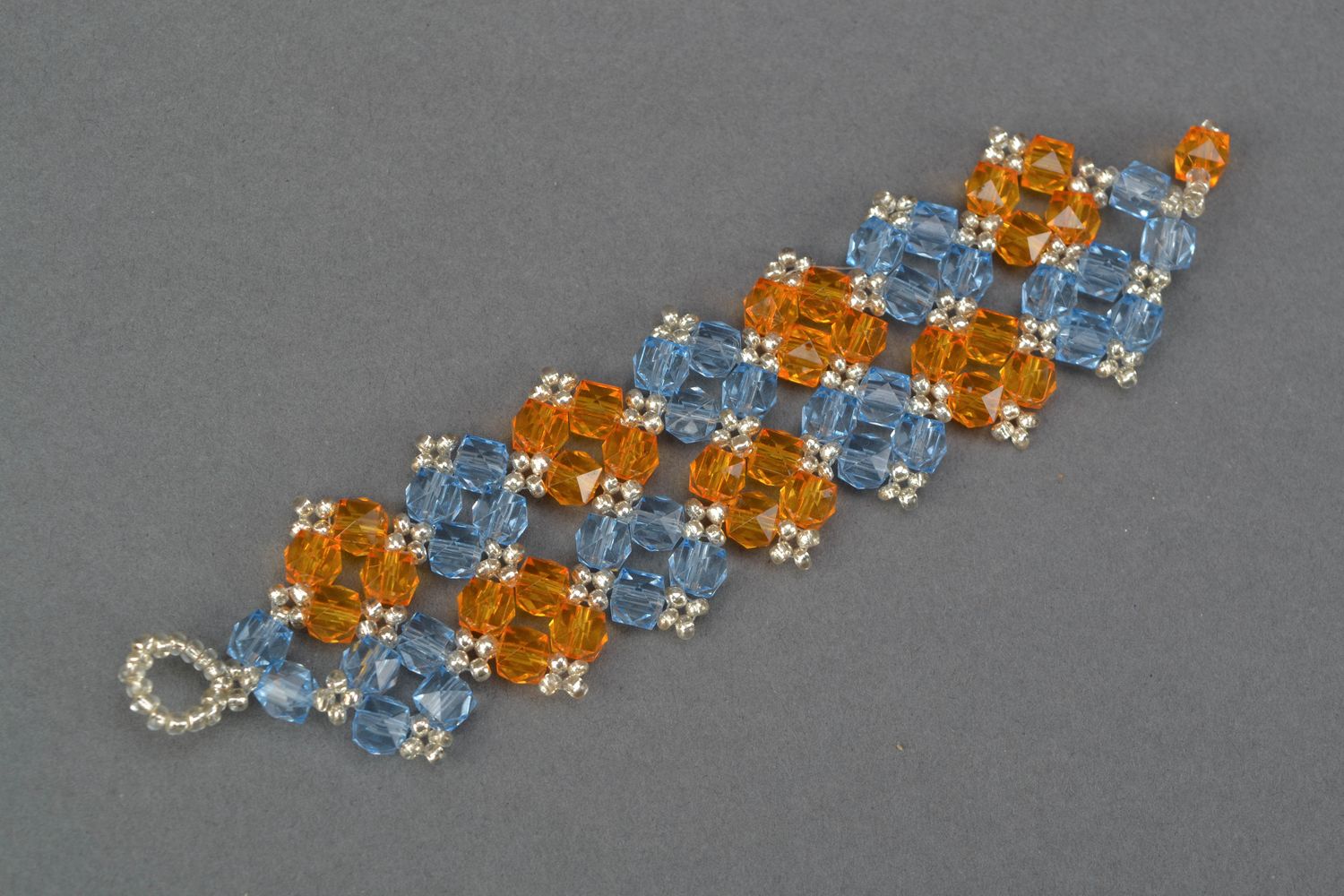 Woven acrylic bead bracelet photo 3