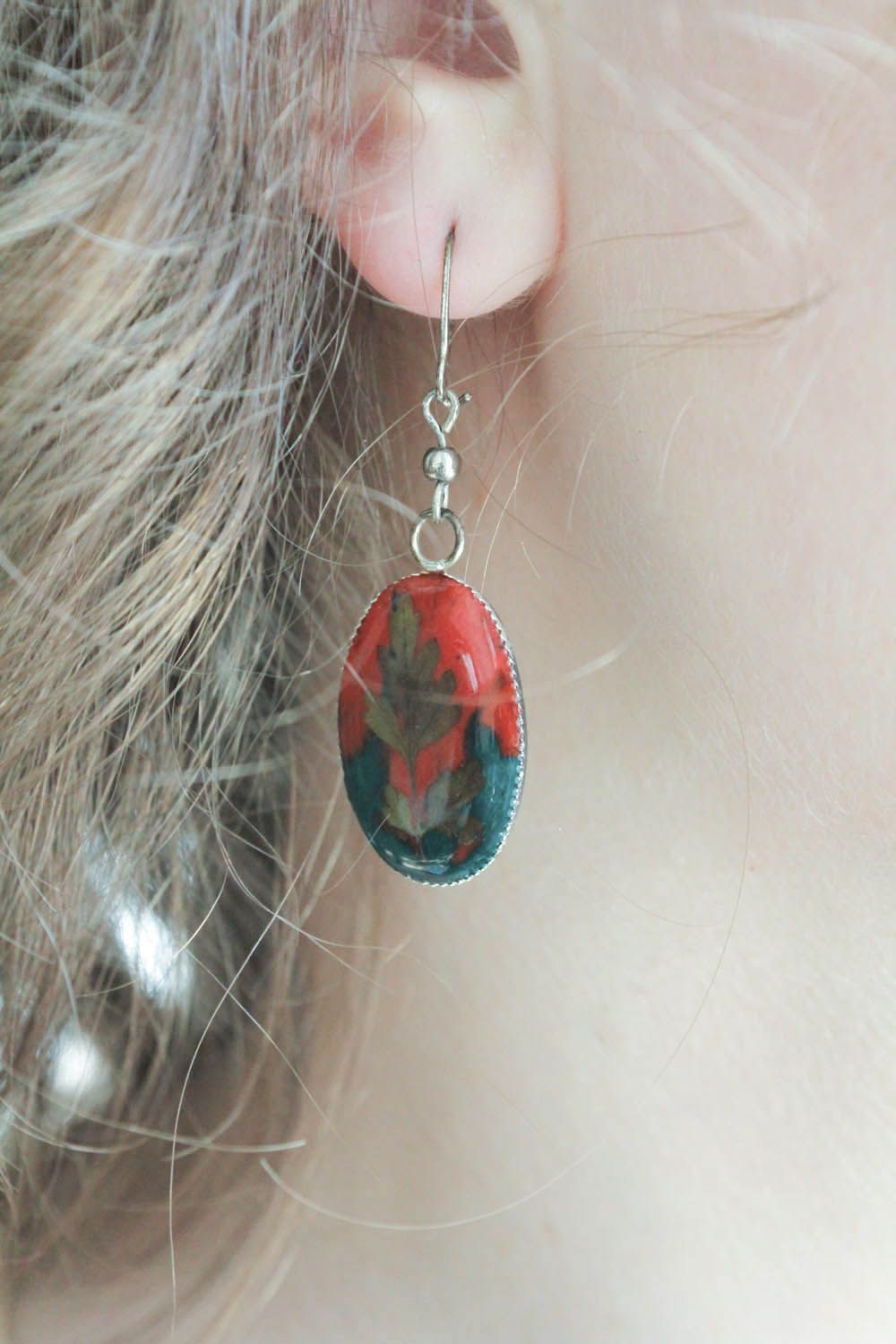 Ovale rote Ohrringe mit Strohblumen foto 1