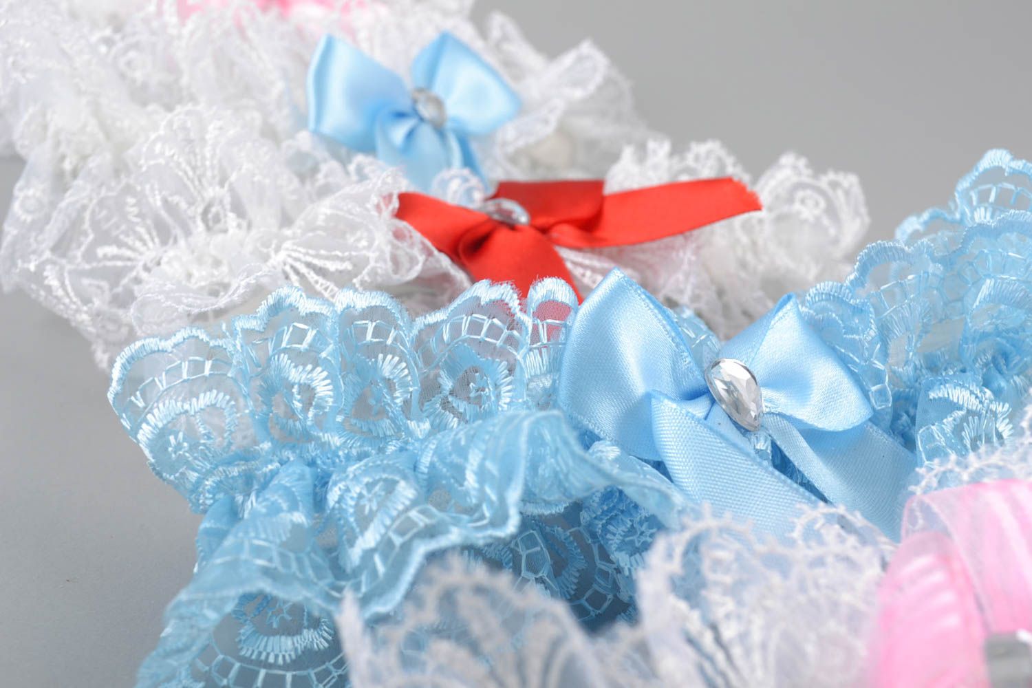 Set of 5 handmade designer bridal garters sewn of satin and guipure photo 2