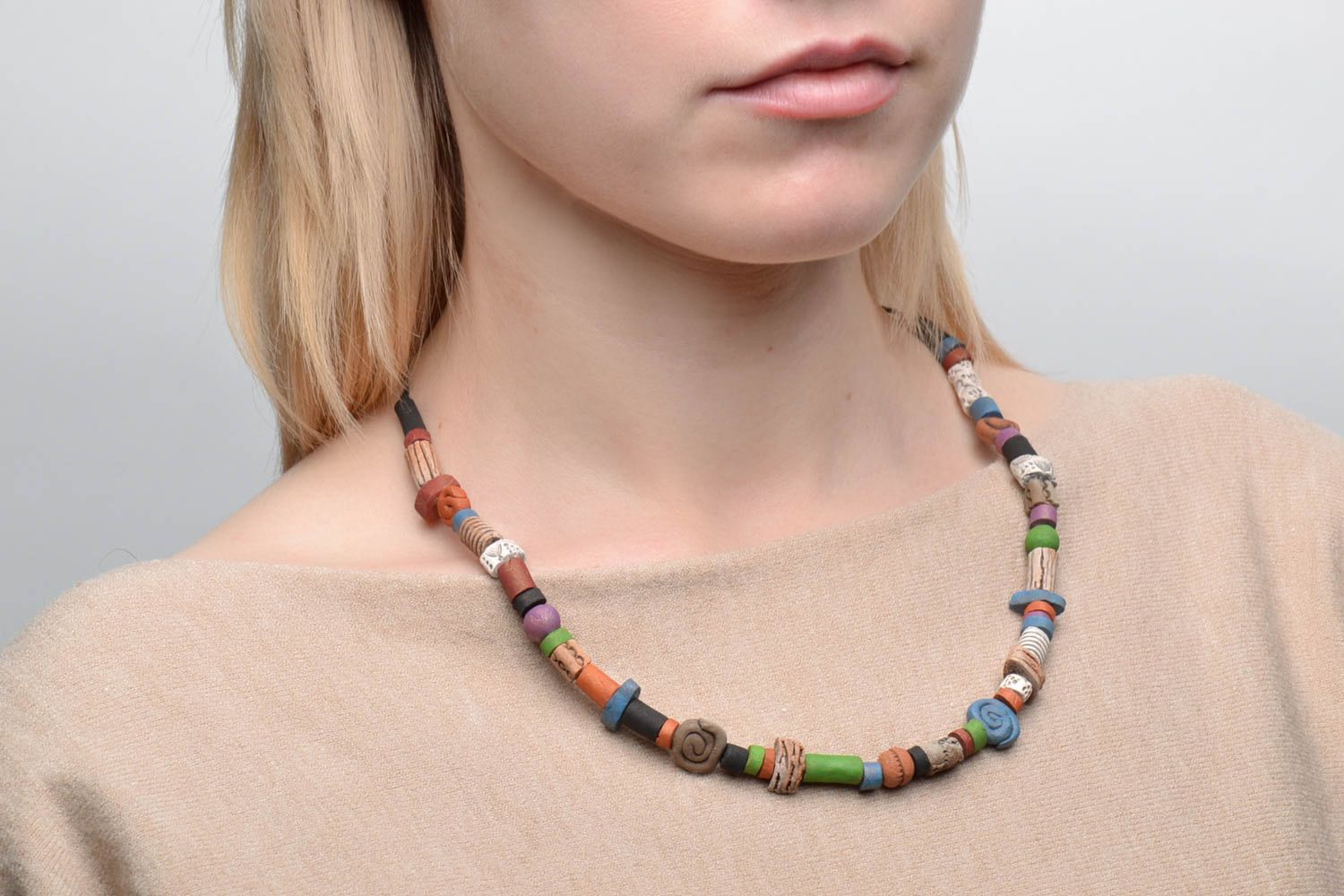 Ceramic bead necklace in ethnic style photo 2
