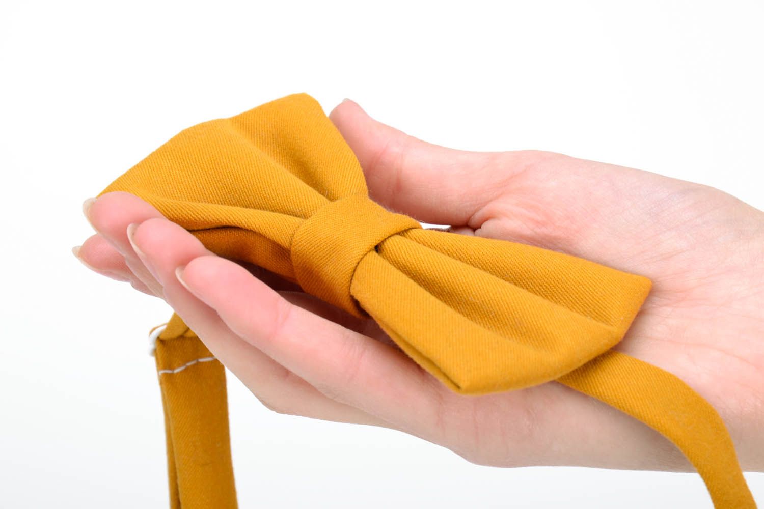 Gravata-borboleta de tecido feita à mão em cor de mustarda foto 4
