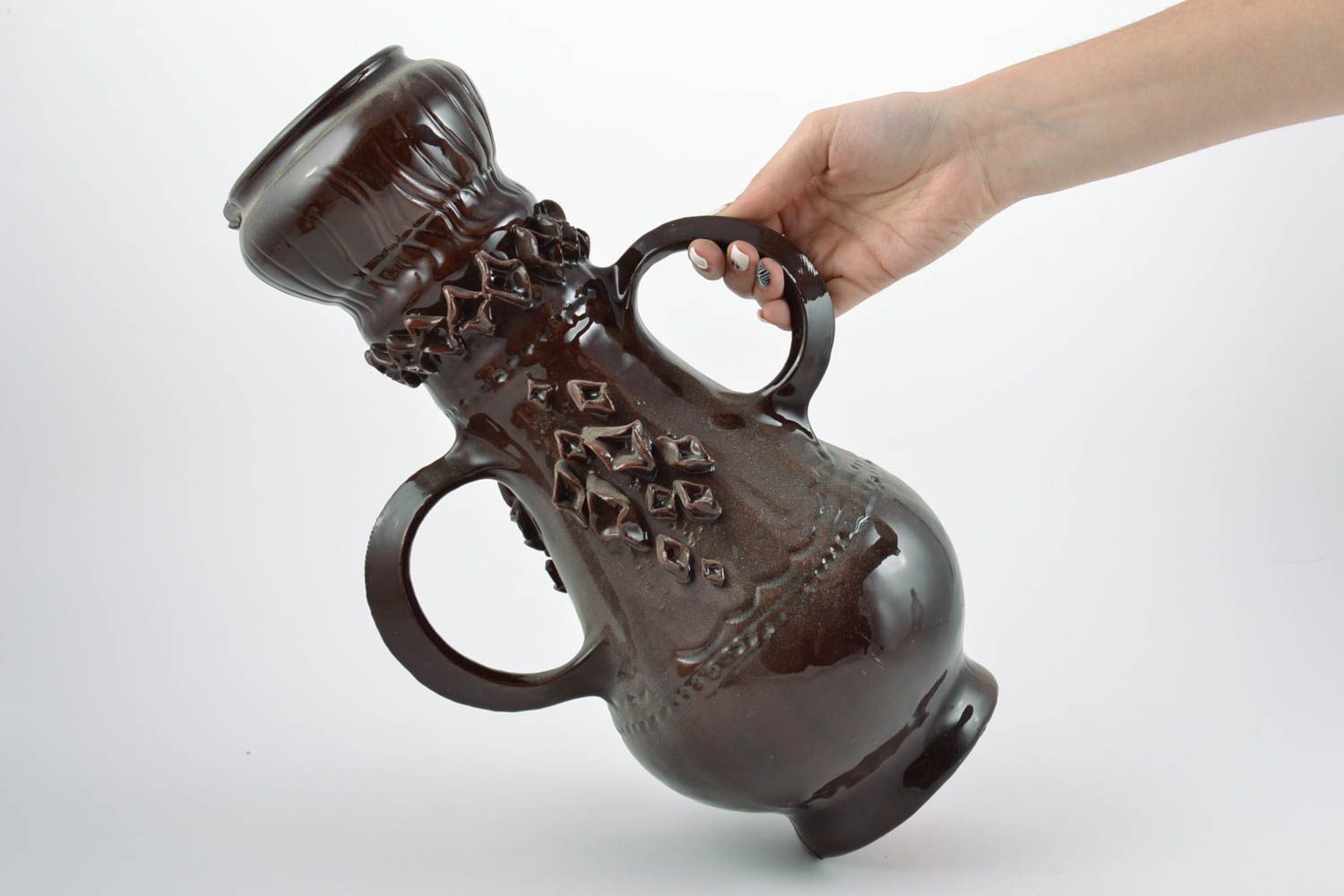 Vase en terre cuite avec anses fait main couvert de glaçure design de créateur photo 2
