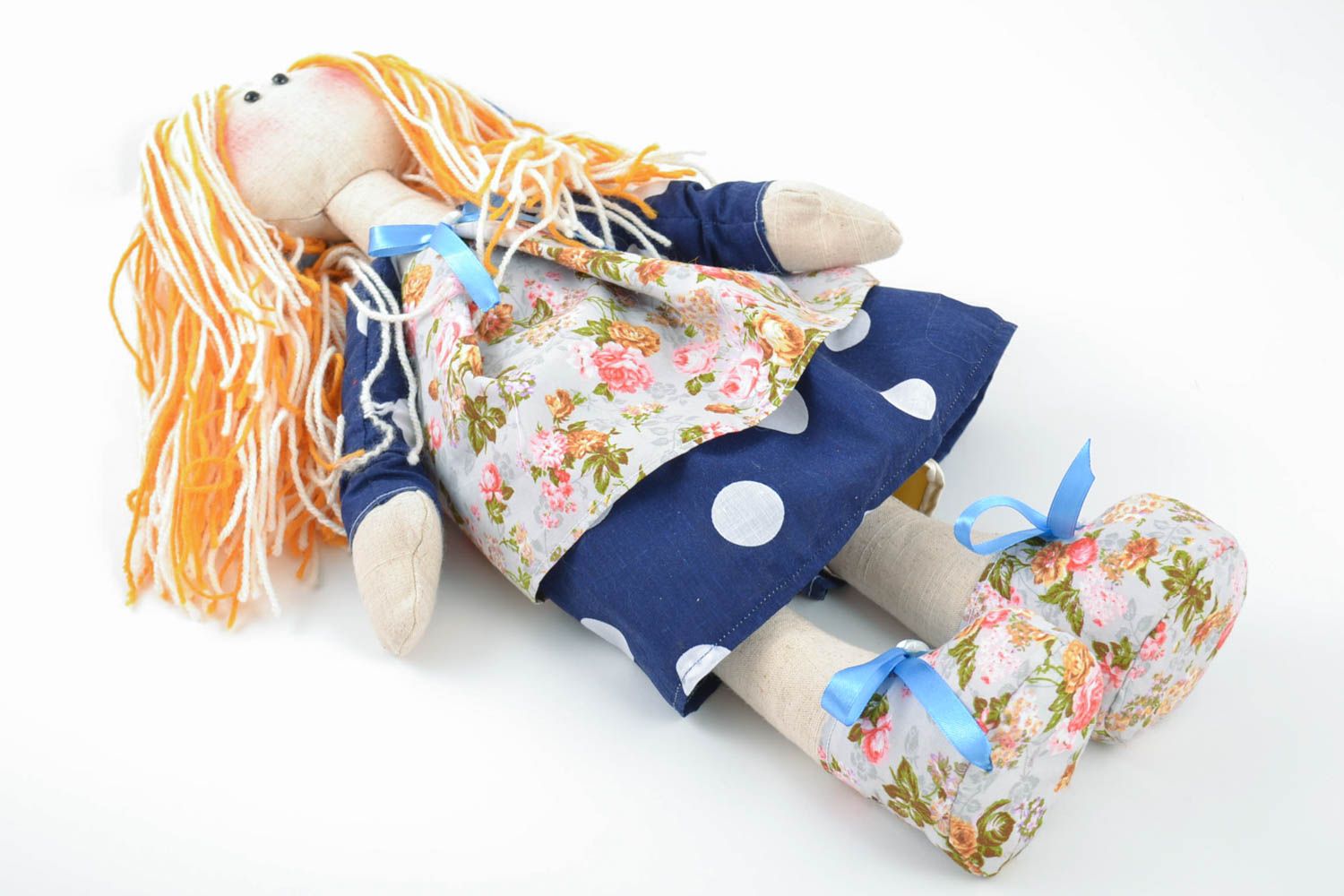 Juguete de tela natural artesanal decorativo cosido a mano muñeco de niña foto 5