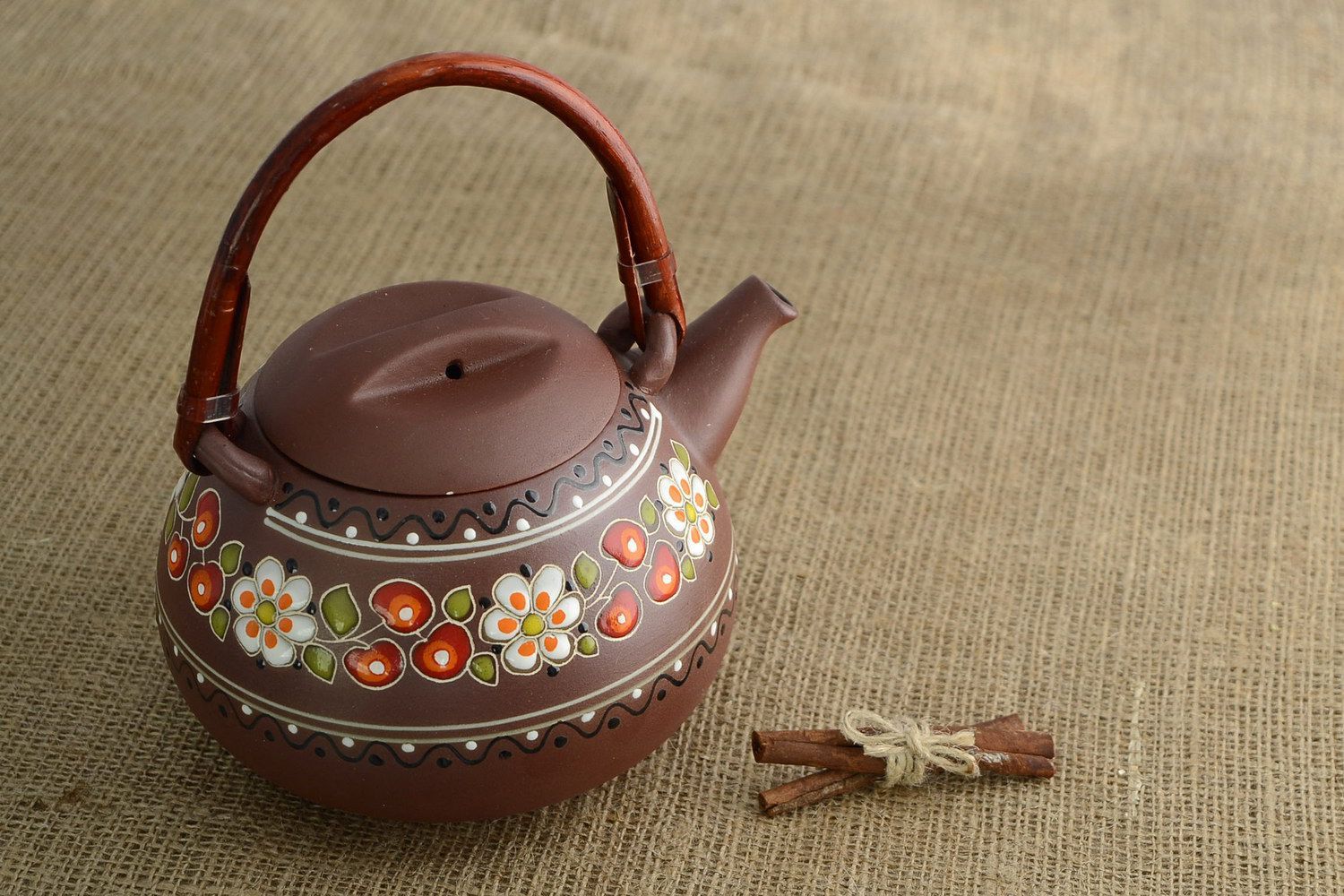 Заварочный чайник из глины с росписью фото 4