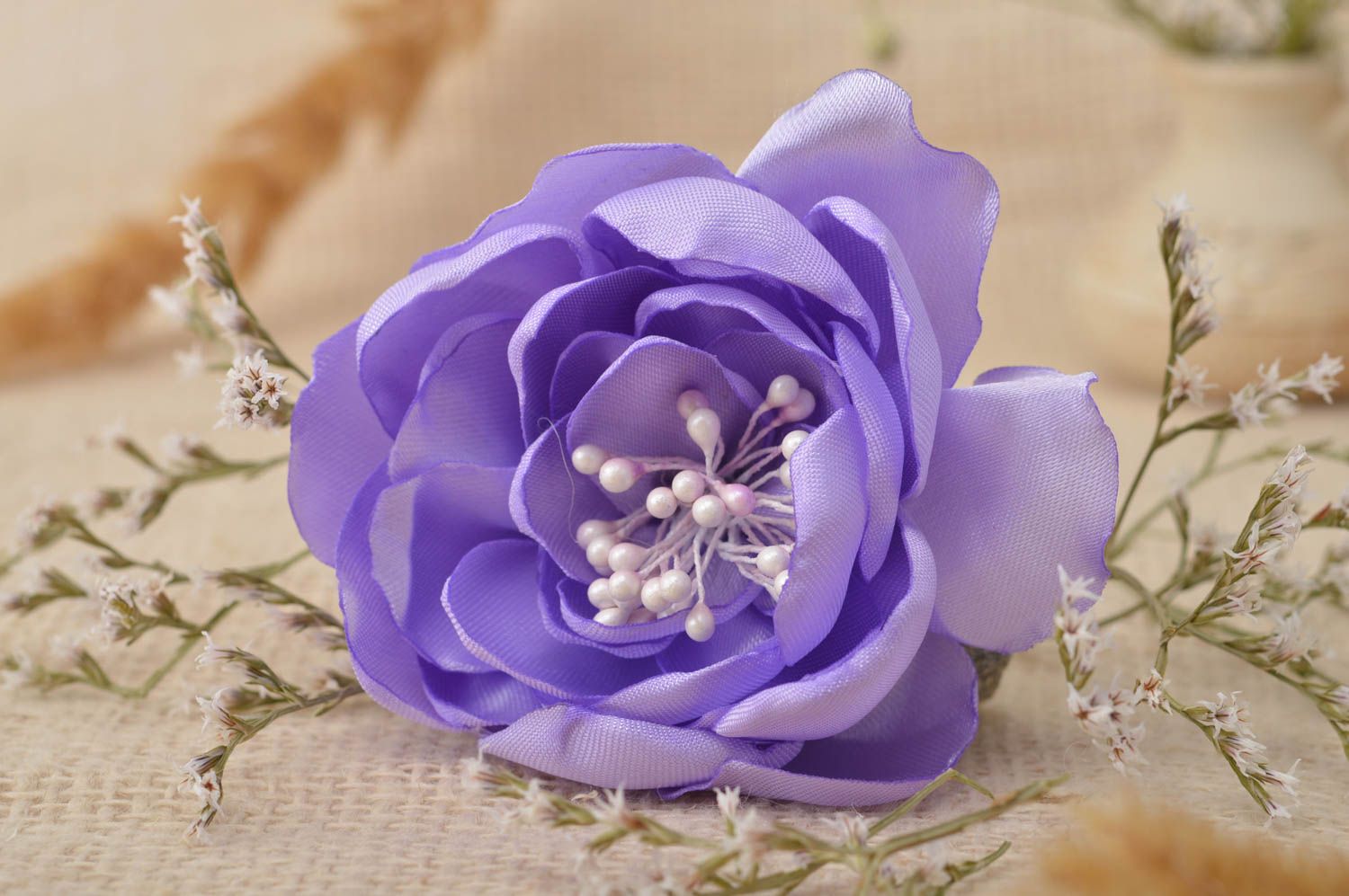 Broche fleur violette faite main Pince à cheveux satin perles Accessoire femme photo 1