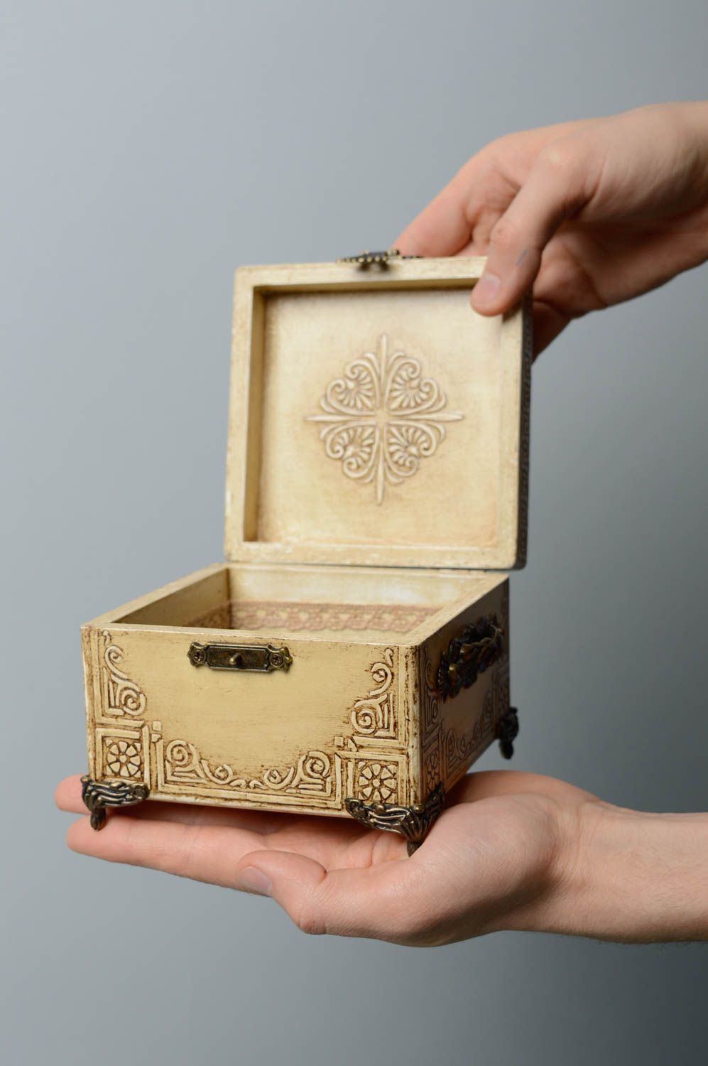 Boîte à bijoux carrée vintage faite main photo 4