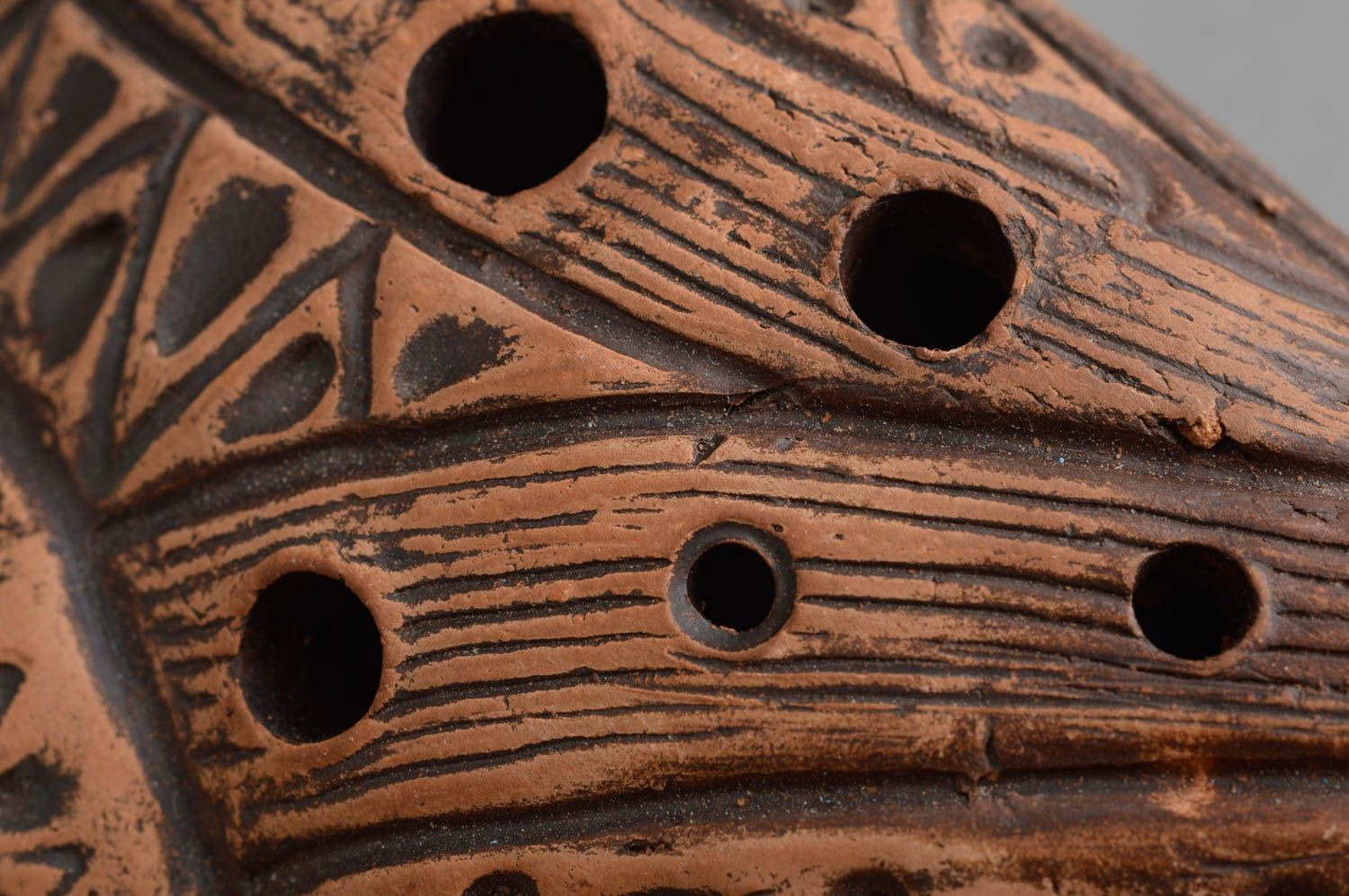 Глиняная окарина небольшая темная коричневая в этническом стиле ручная работа фото 5