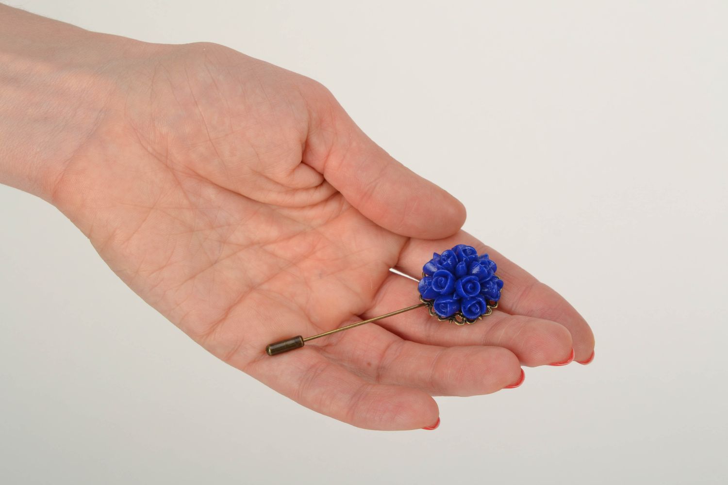 Шпилька-брошь из полимерной глины Синие розы фото 2