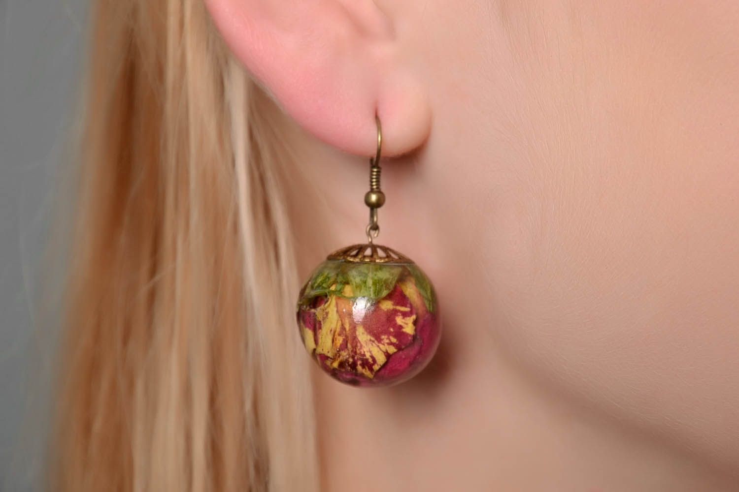 Earrings made of buds of roses photo 4