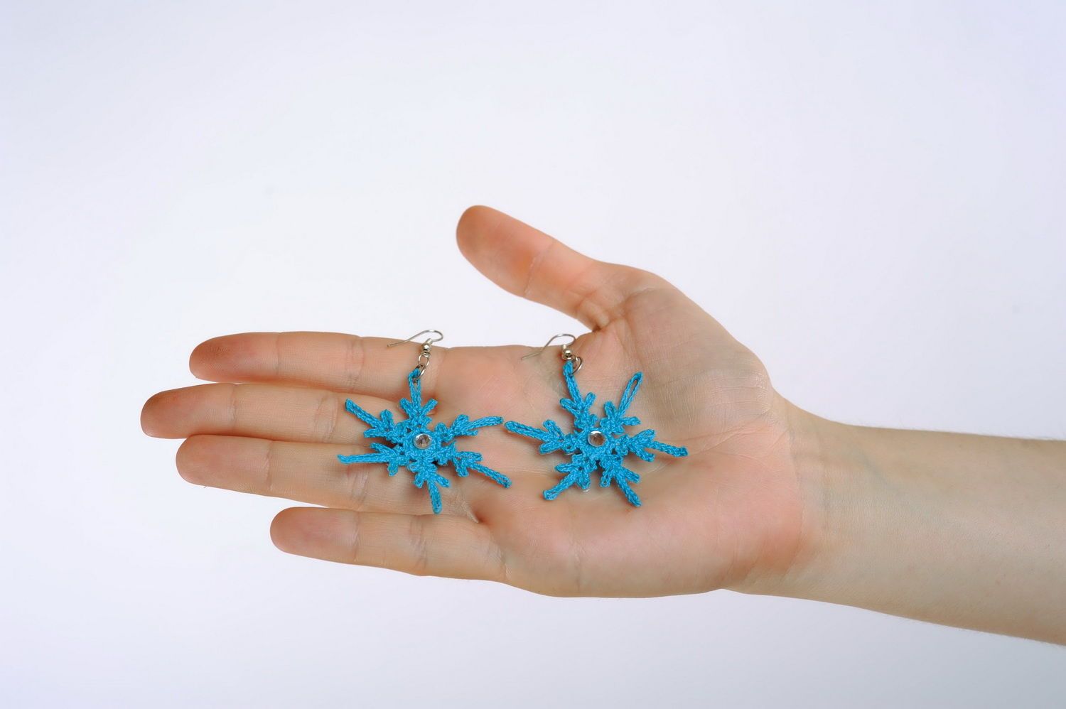 Earrings Crocheted of Acrylic Yarns Snowflakes photo 5