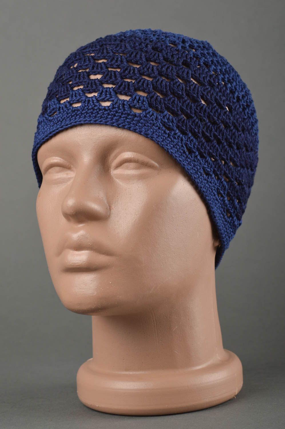 Bonnet tricot fait main Chapeau au crochet bleu foncé léger Vêtement enfant photo 1
