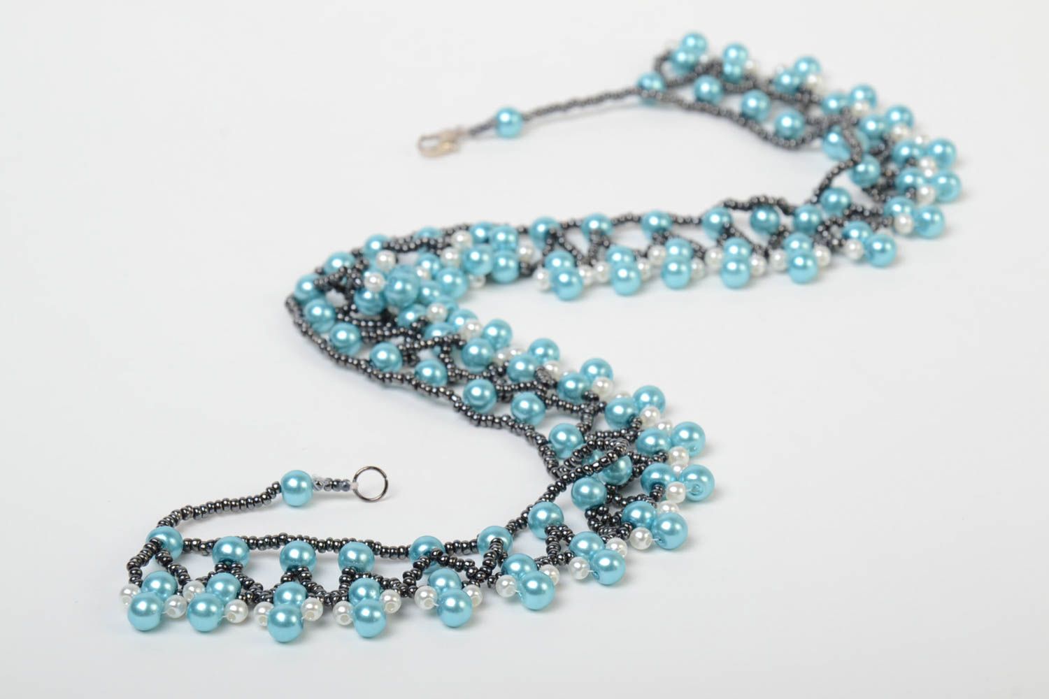 Collier en perles fantaisie et perles de rocaille bleu clair fait main photo 4