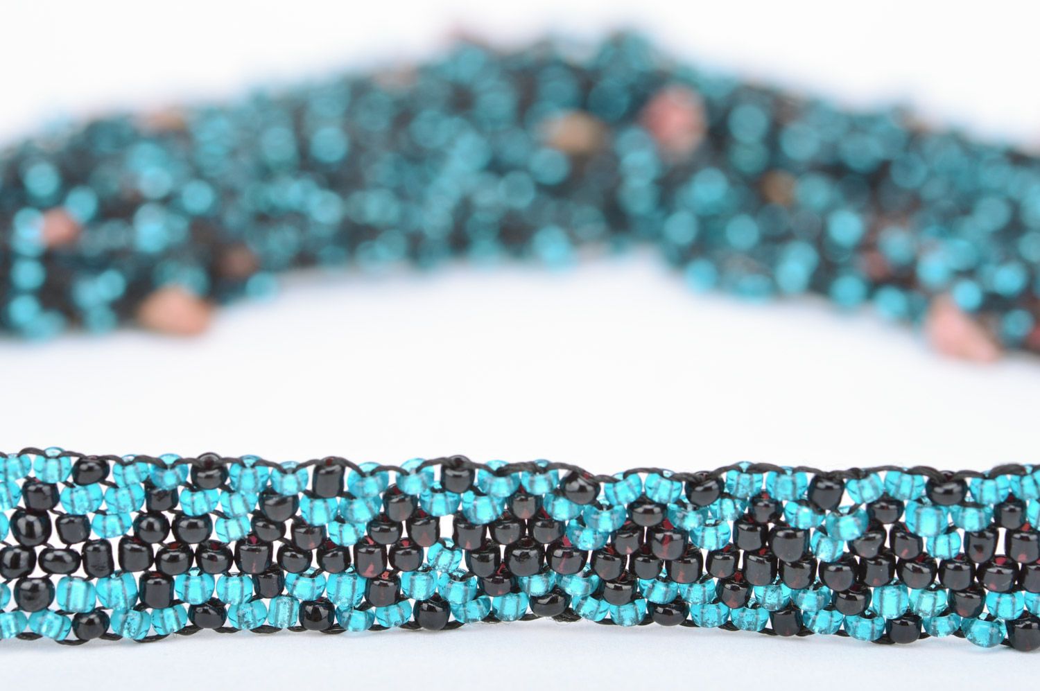 Schwarz blaues mehrreihiges Collier aus Glasperlen und Korallen massiv handmade foto 4