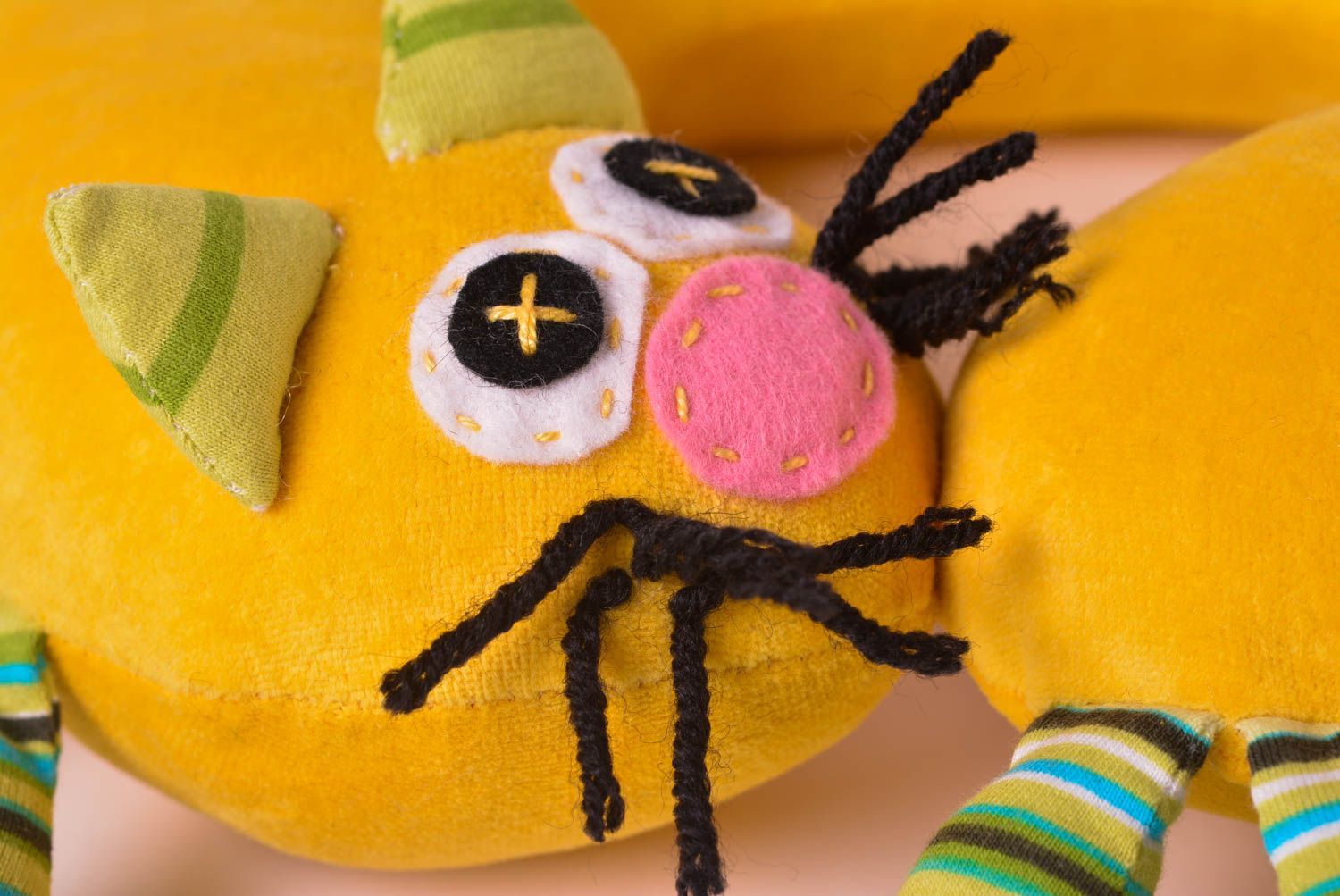Игрушка-подушка ручной работы детская игрушка кот диванная подушка желтая фото 4