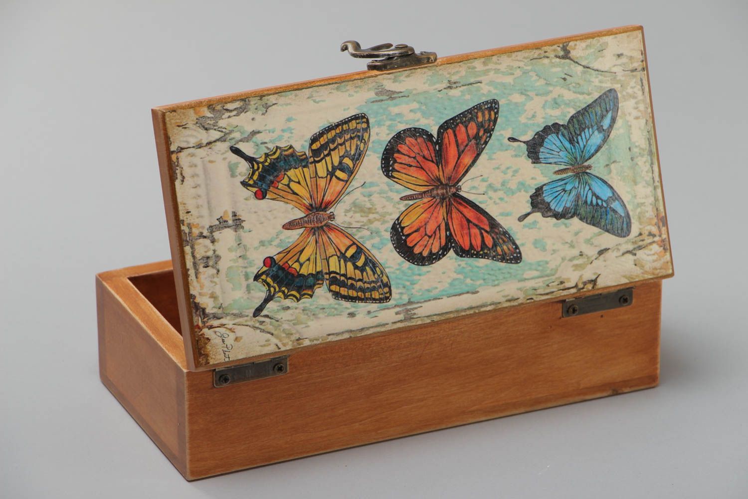 Handmade rectangular varnished wooden jewelry box with butterfly print photo 2