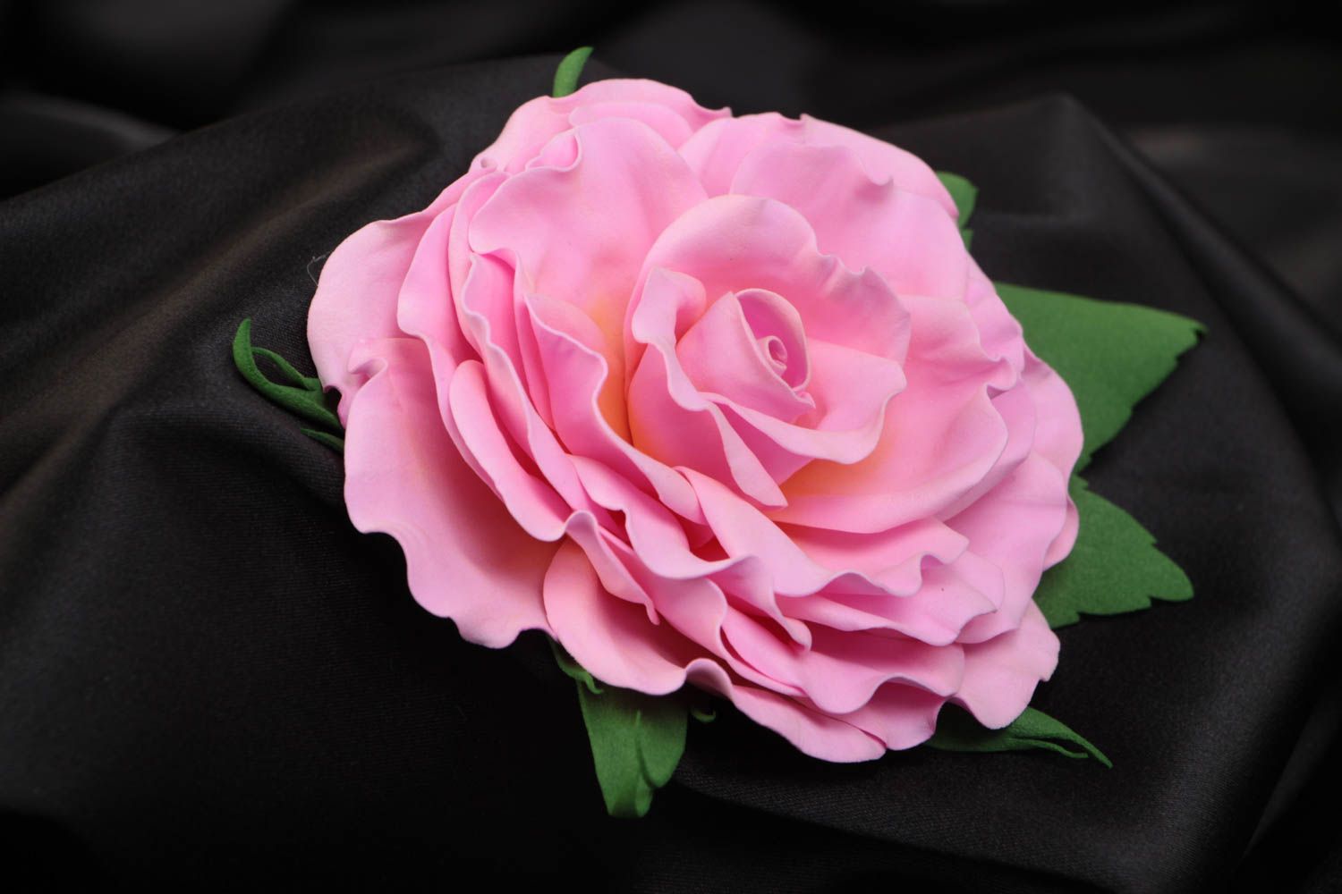 Брошь из фоамирана в виде пышной розовой розы украшение ручной работы  фото 1