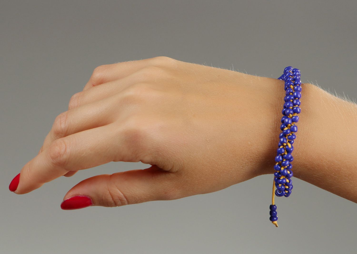 Beaded bracelet of blue color photo 4