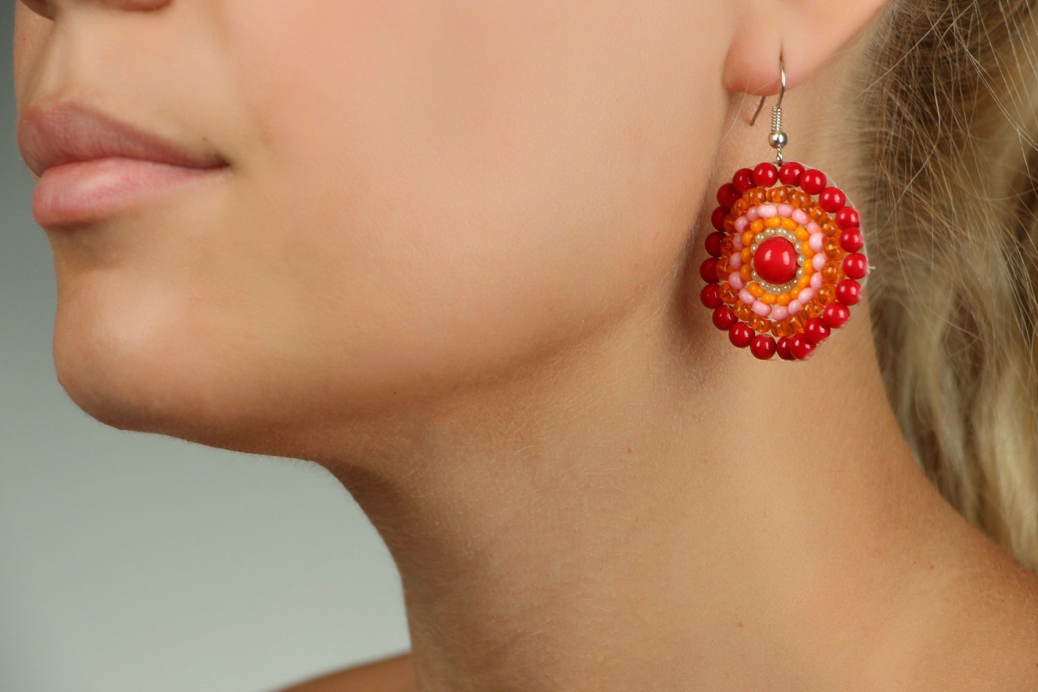 Ohrringe aus Glasperlen und Korallen foto 5