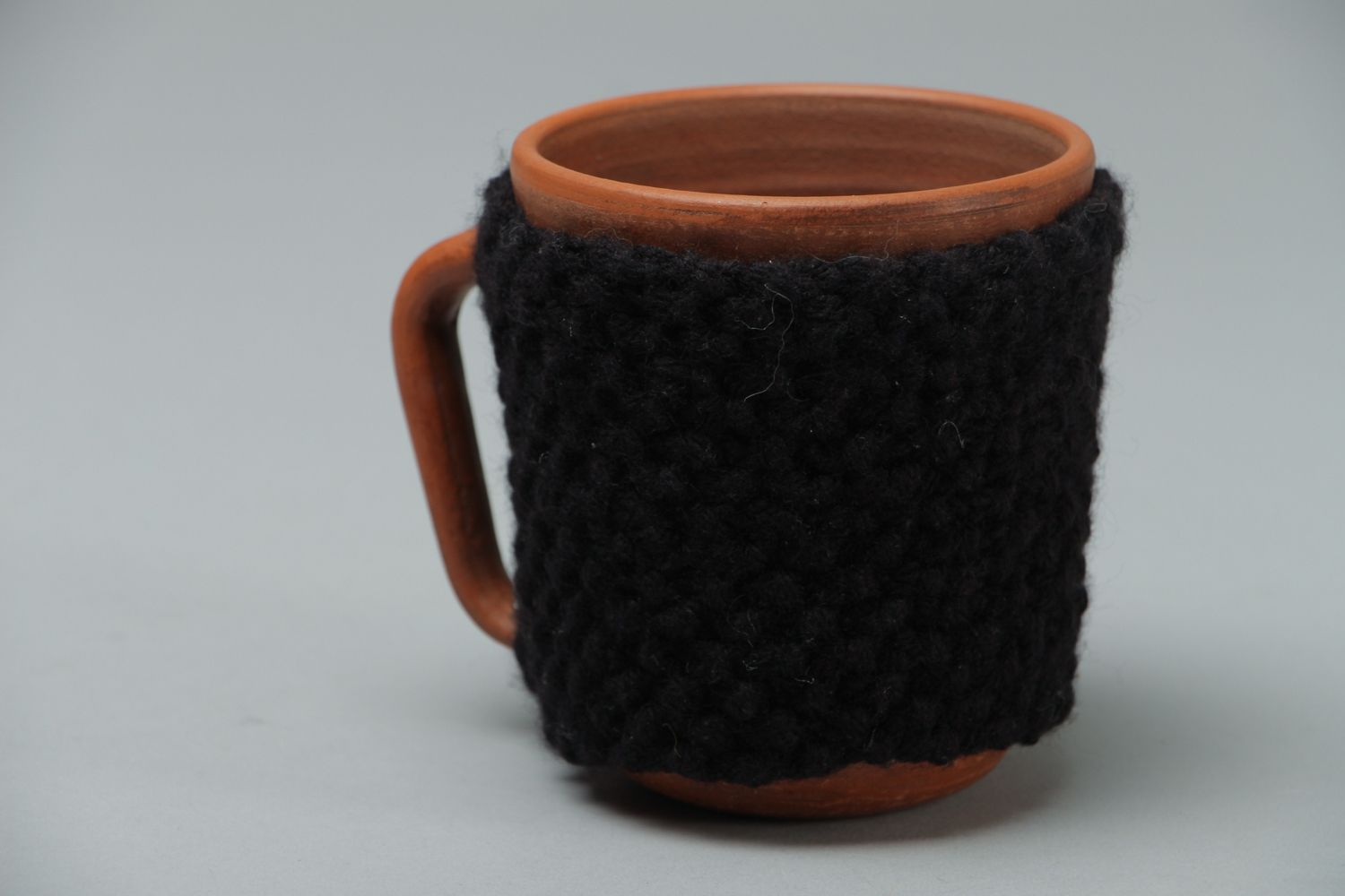 10 oz clay terracotta color cup with handle and black knitted cover photo 1