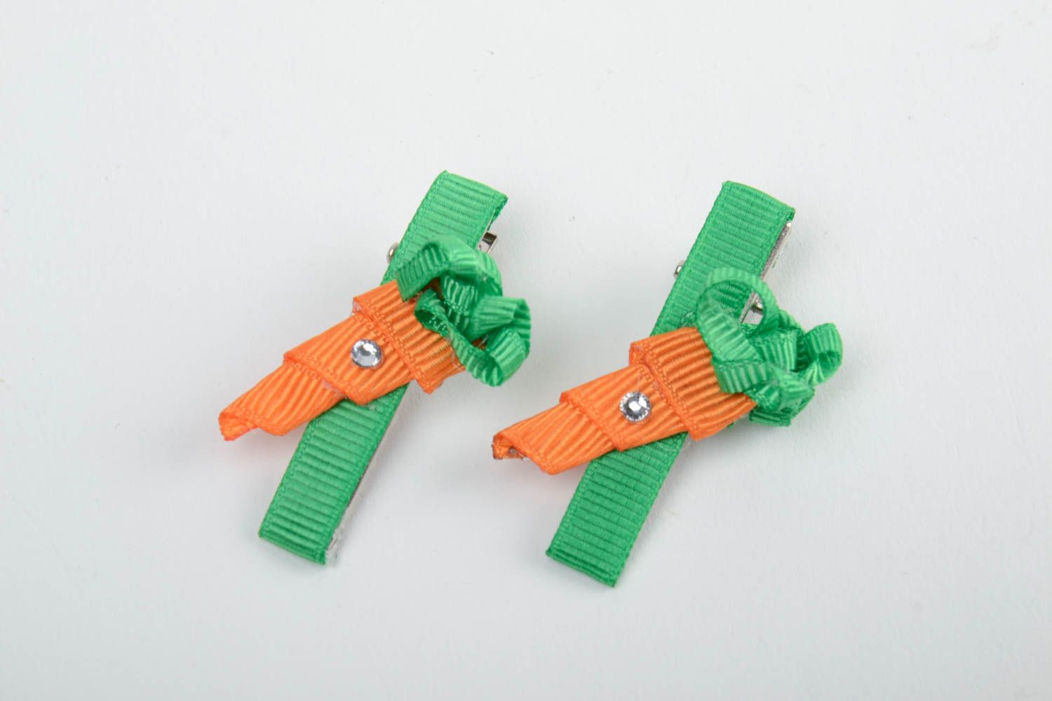 Handgemachte grüne Haarklemmen aus Bändern bunte Accessoires für Mädchen 2 Stück foto 2