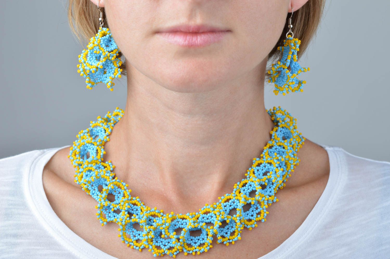 Collier perles rocaille Bijoux fait main Boucles d'oreilles bleu jaune photo 1