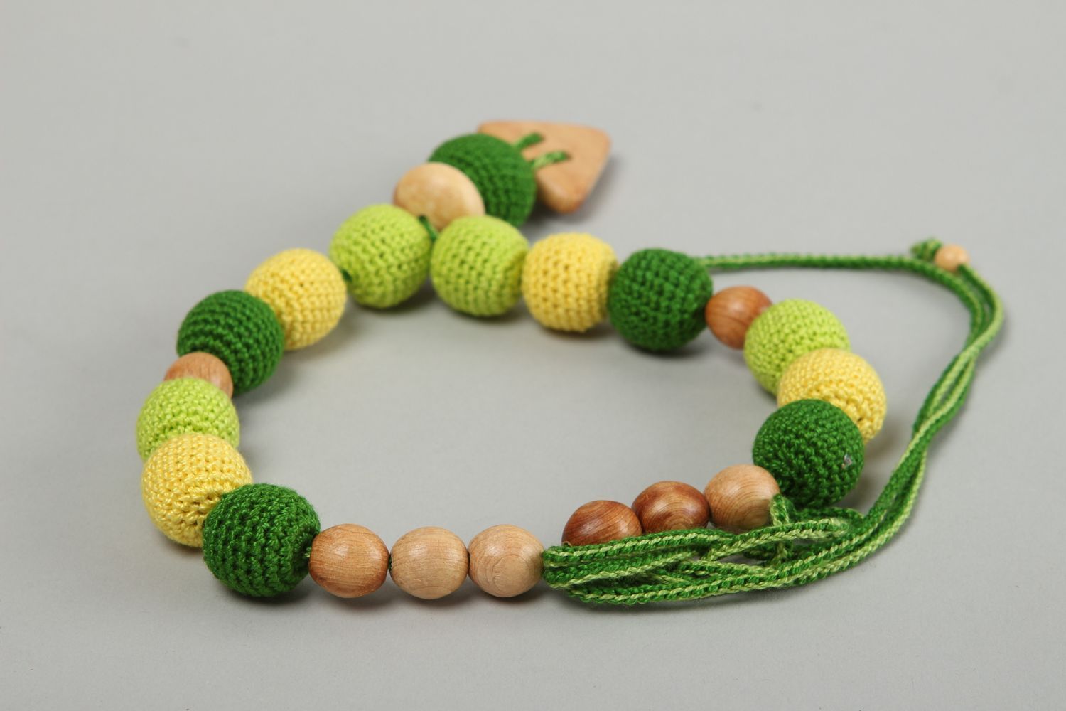 Вязаное украшение ручной работы бусы для малышей украшение бусы зеленые фото 4