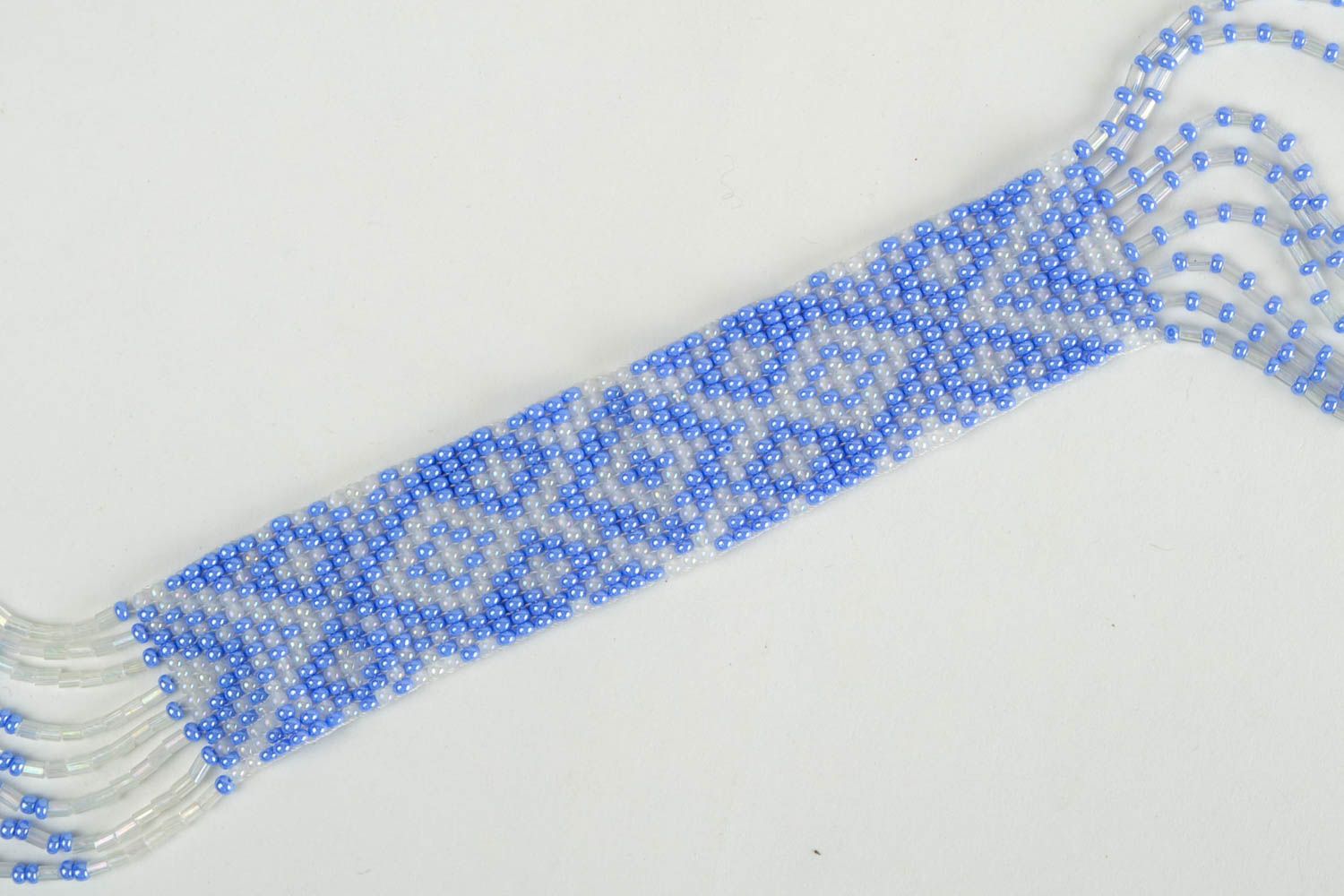Колье из бисера ручной работы украшение на шею авторское украшение голубое фото 4