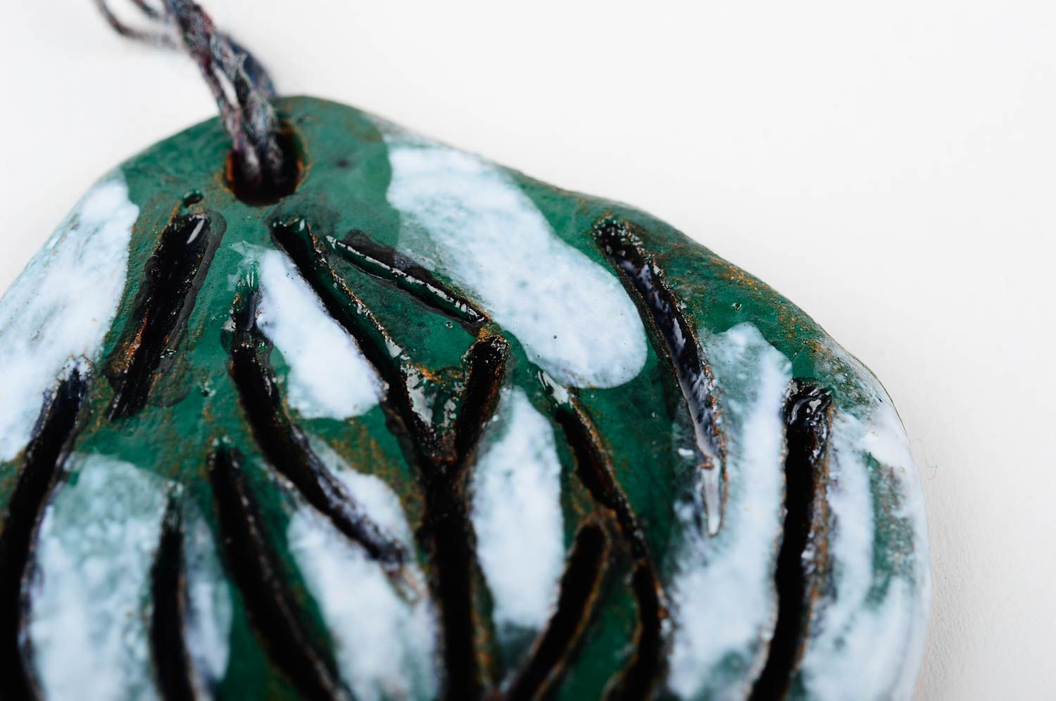 Зеленый кулон ручной работы керамическое украшение подвеска на шею авторская фото 4