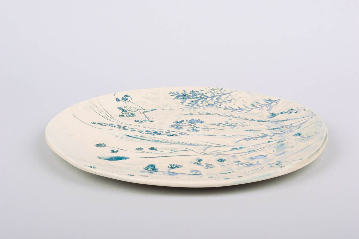 Assiette en céramique décorative faite main peinte de glaçure à motif bleu blanc photo 3