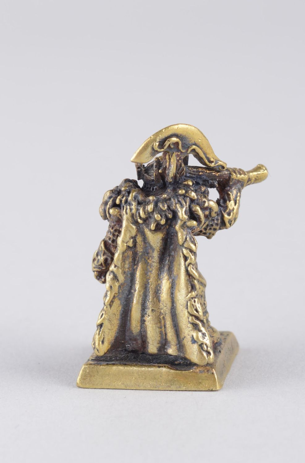 Mini Figurine gnome avec hache faite main en bronze Décoration d'intérieur photo 10