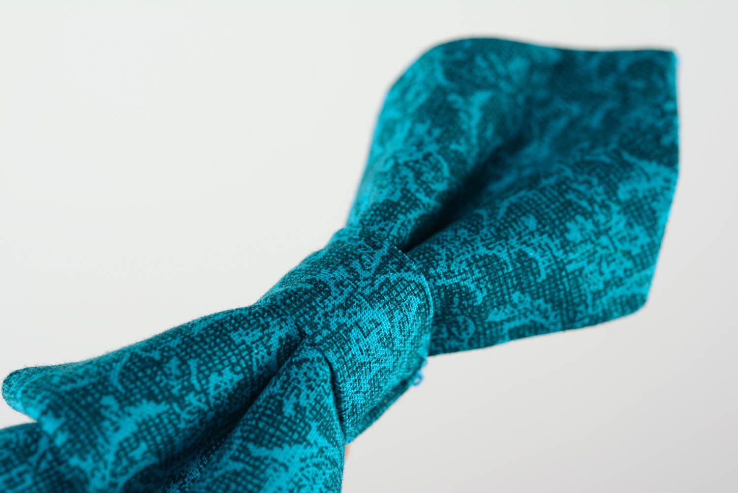 Aquamarine bow tie with pattern photo 4