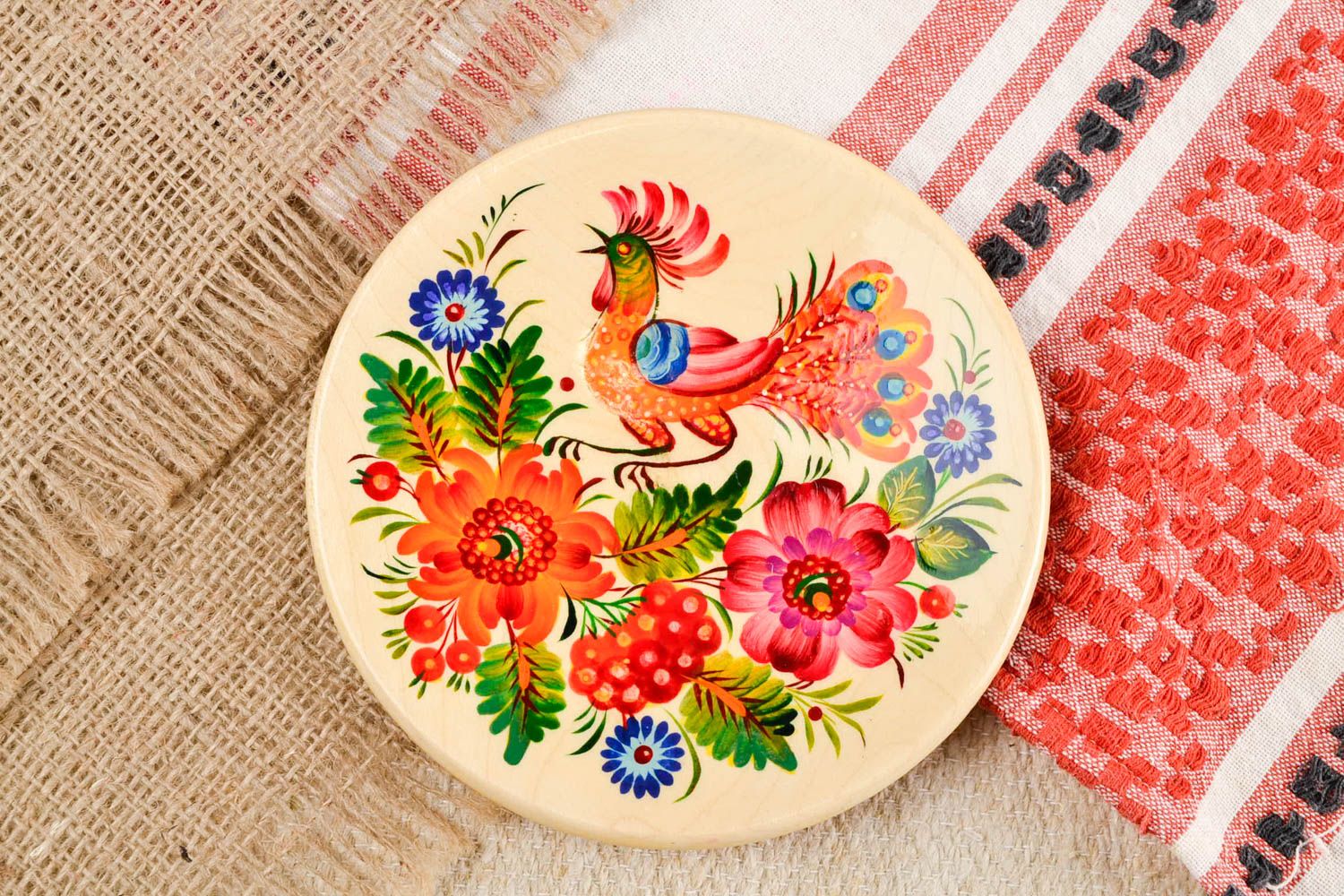 Декоративная тарелка ручной работы необычный декор на стену изделие из дерева фото 1
