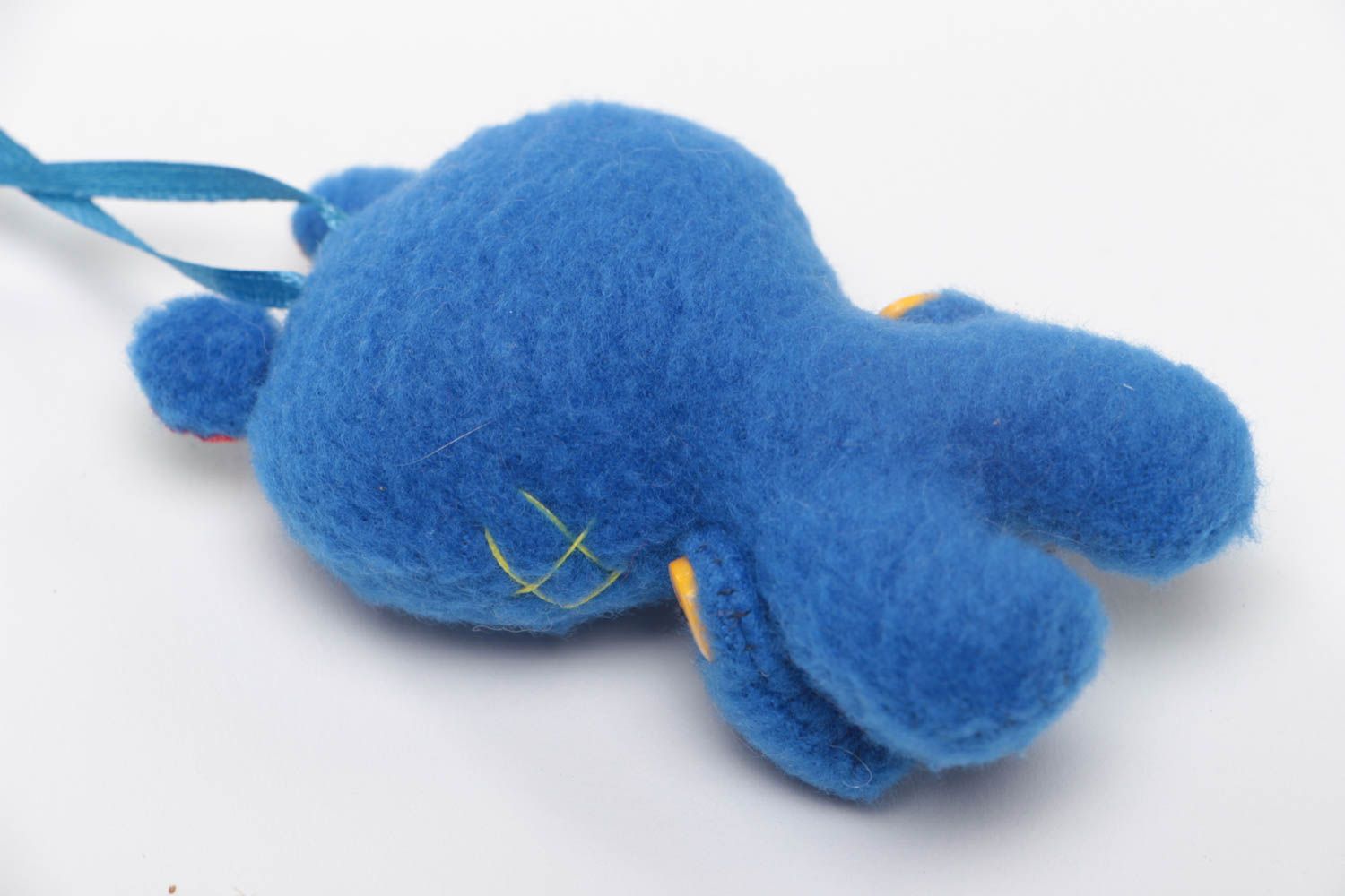 Kleines knuddeliges lustiges handgemachtes Spielzeug Puppe aus Stoff blau schön foto 4