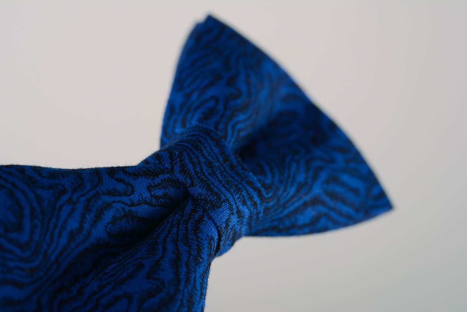 Gravata borboleta azul feita de tecido de algodão foto 4