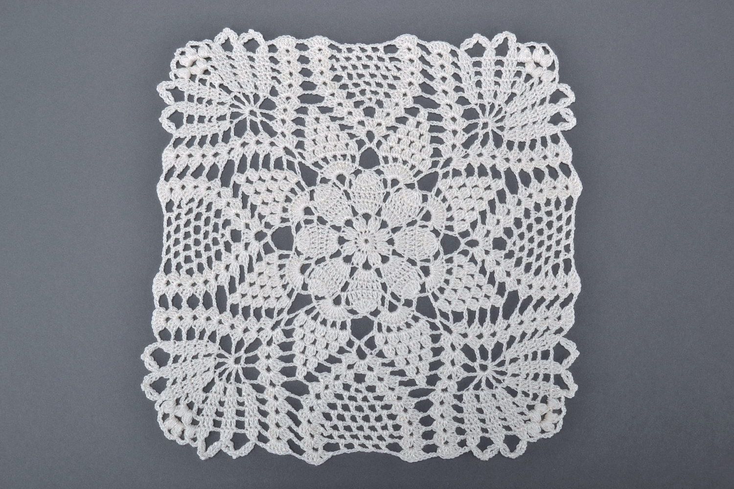 Serviette artisanale tricotée au crochet Motif floral photo 4