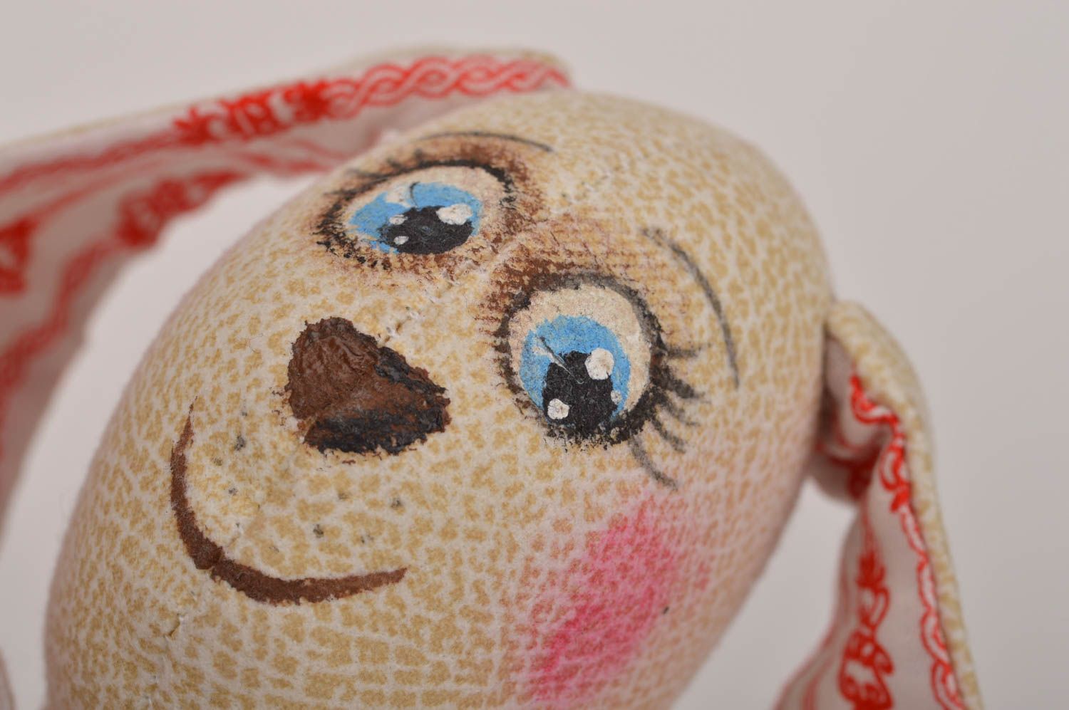 Handgemachtes Kuscheltier Hase aus Textil für Kinder und Interieur schön lustig foto 4