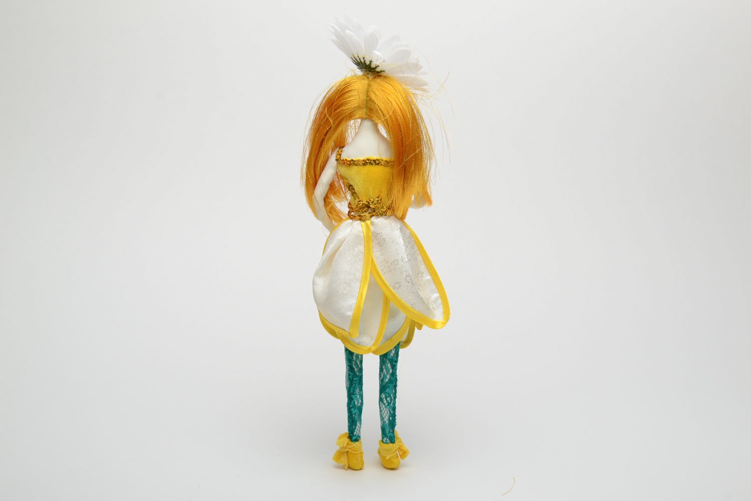 Muñeca de tela con pelo amarillo Manzanilla foto 4