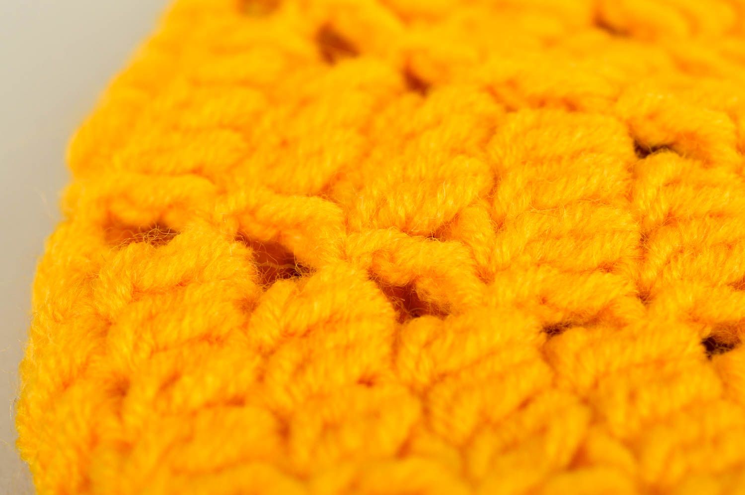 Béret pour fille Bonnet jaune fait main tricoté au crochet Vêtement enfant photo 5