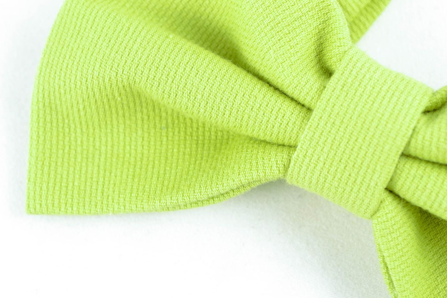 Текстильный галстук-бабочка салатового цвета фото 3