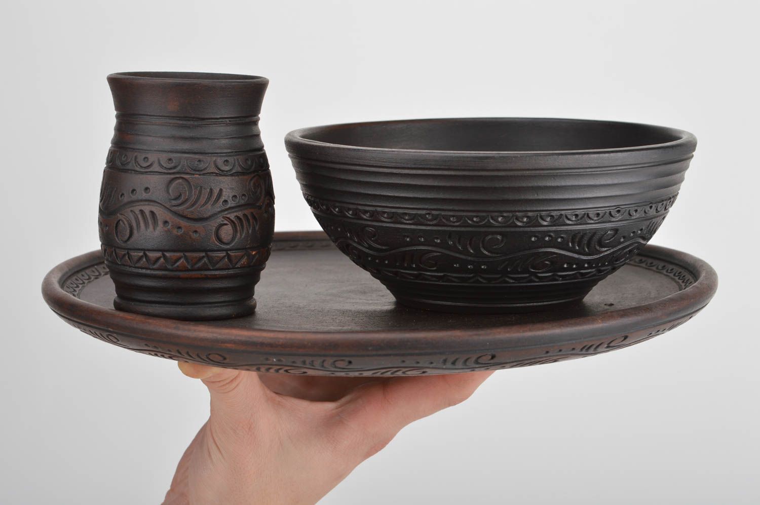 Набор керамической посуды поднос из глины большая тарелка и стакан ручной работы фото 3