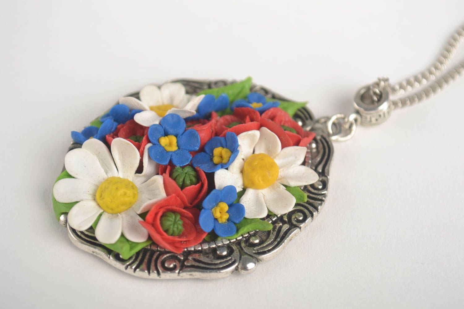 Pendentif ovale avec fleurs Bijou fait main en porcelaine froide Cadeau femme photo 2