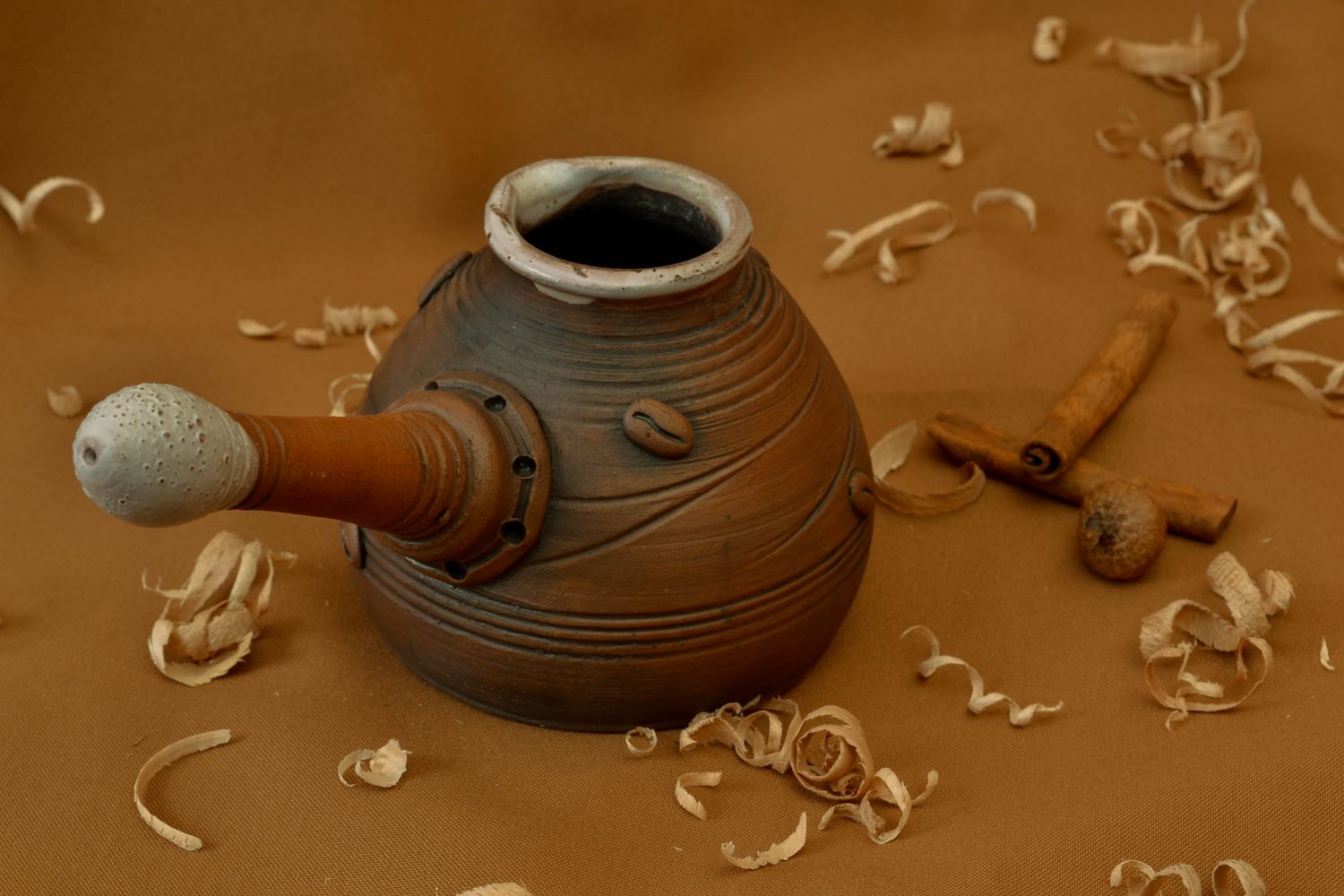 Турка ручной работы глиняная с узким горлышком  фото 1
