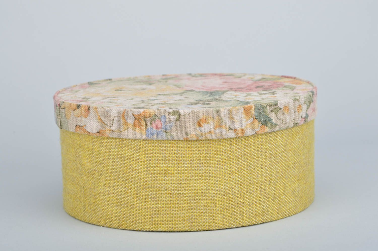 Boîte ronde en carton avec couvercle jaune motif floral style vintage faite main photo 2