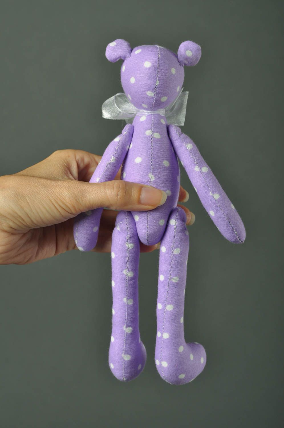 Handmade Kuscheltier Bär violett gepunktet Stoff Spielzeug Geschenk für Kinder  foto 3