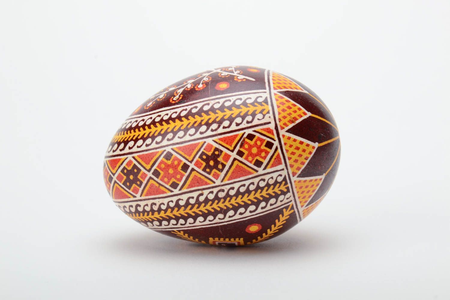 Huevo decorativo de Pascua artesanal pintado a mano con ornamento original foto 3