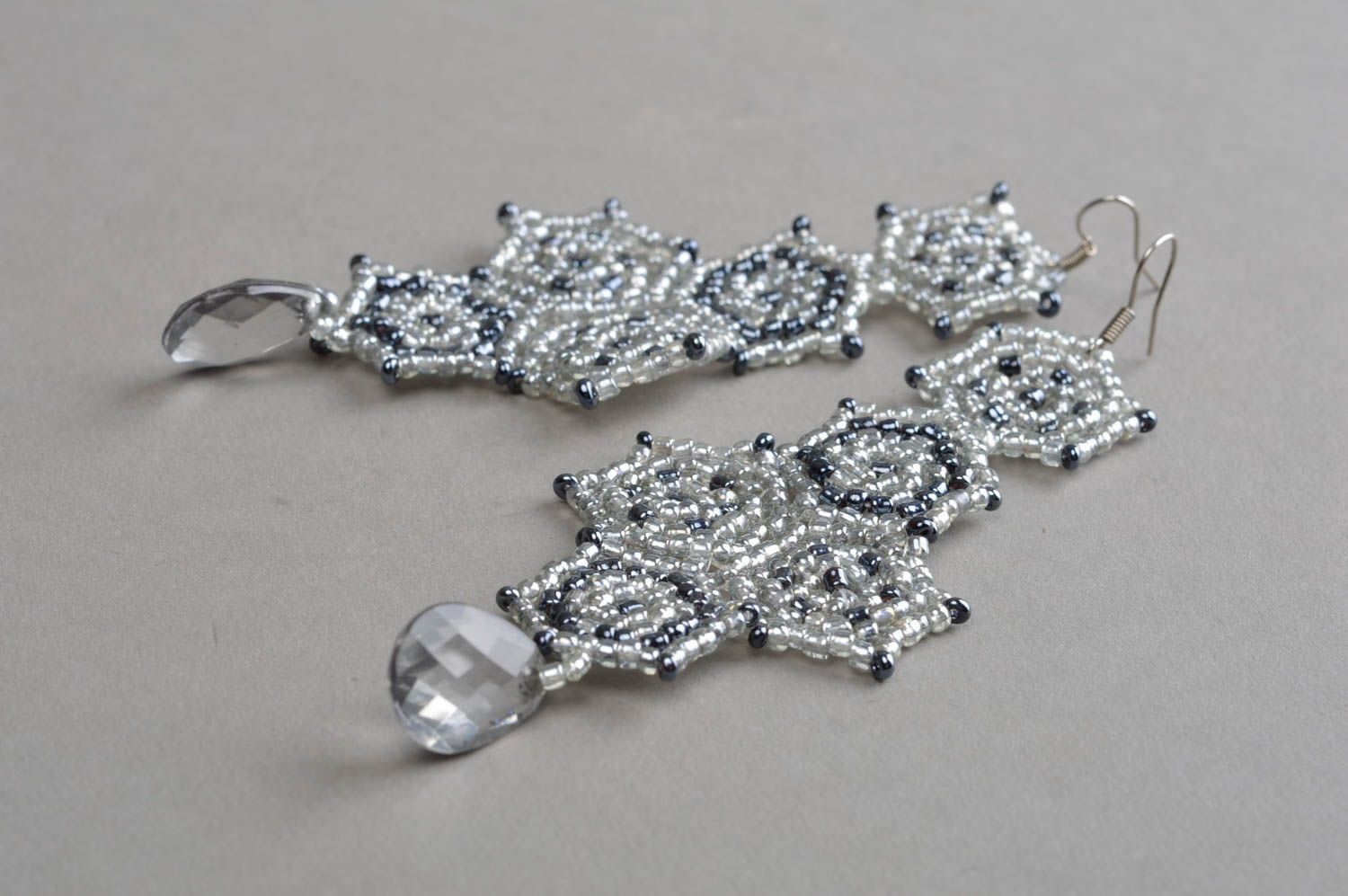 Räumige schöne Gehänge Ohrringe aus Glasperlen und Perlen stilvoll handmade foto 3
